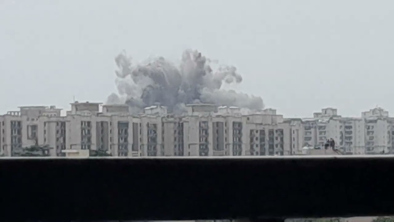 Live Twin Tower Demolition #twintowers #twintowers.