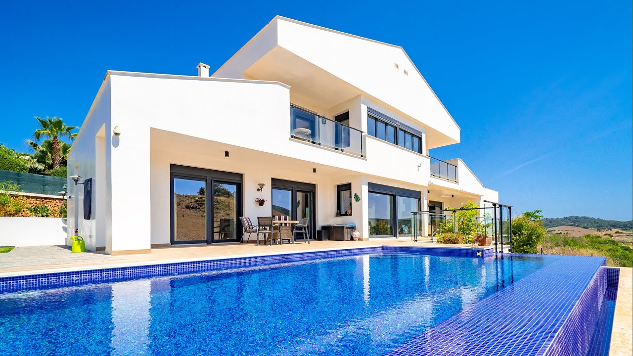 Lujoso chalet de diseño en Es Mercadal, Menorca: Un paraíso exclusivo