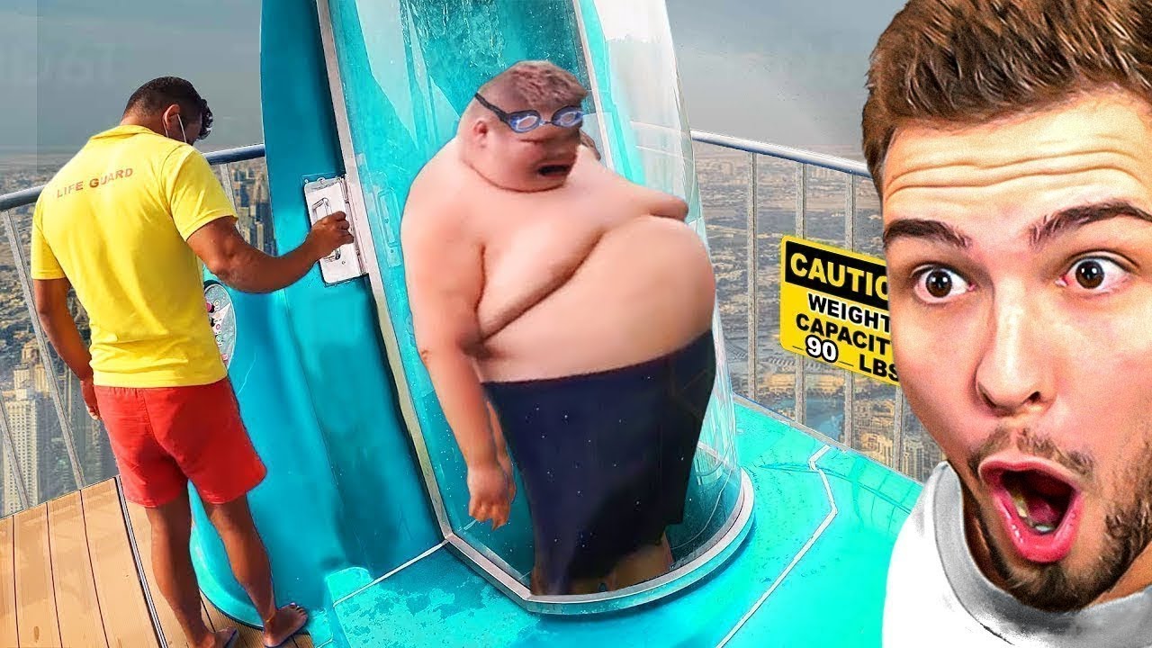 Er steckt in der Wasserrutsche fest..