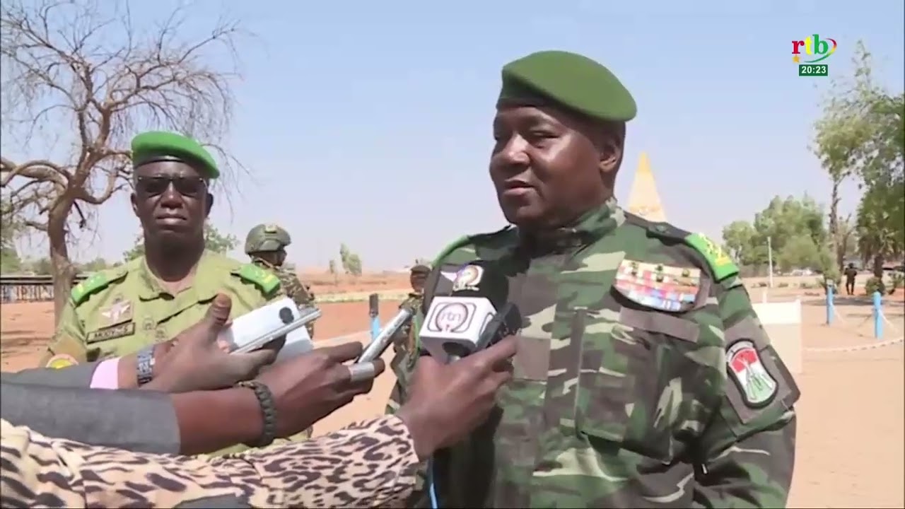 Actualit&eacute; AES/Niger : Le Pr&eacute;sident Abdourahamane Tiani en visite &agrave; la base a&eacute;rienne 101