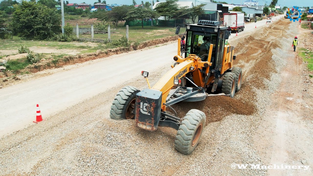 Nicely Mixing Action Liugong Grader Spreading Gravel Recovery Foundation Roads Operation Skills