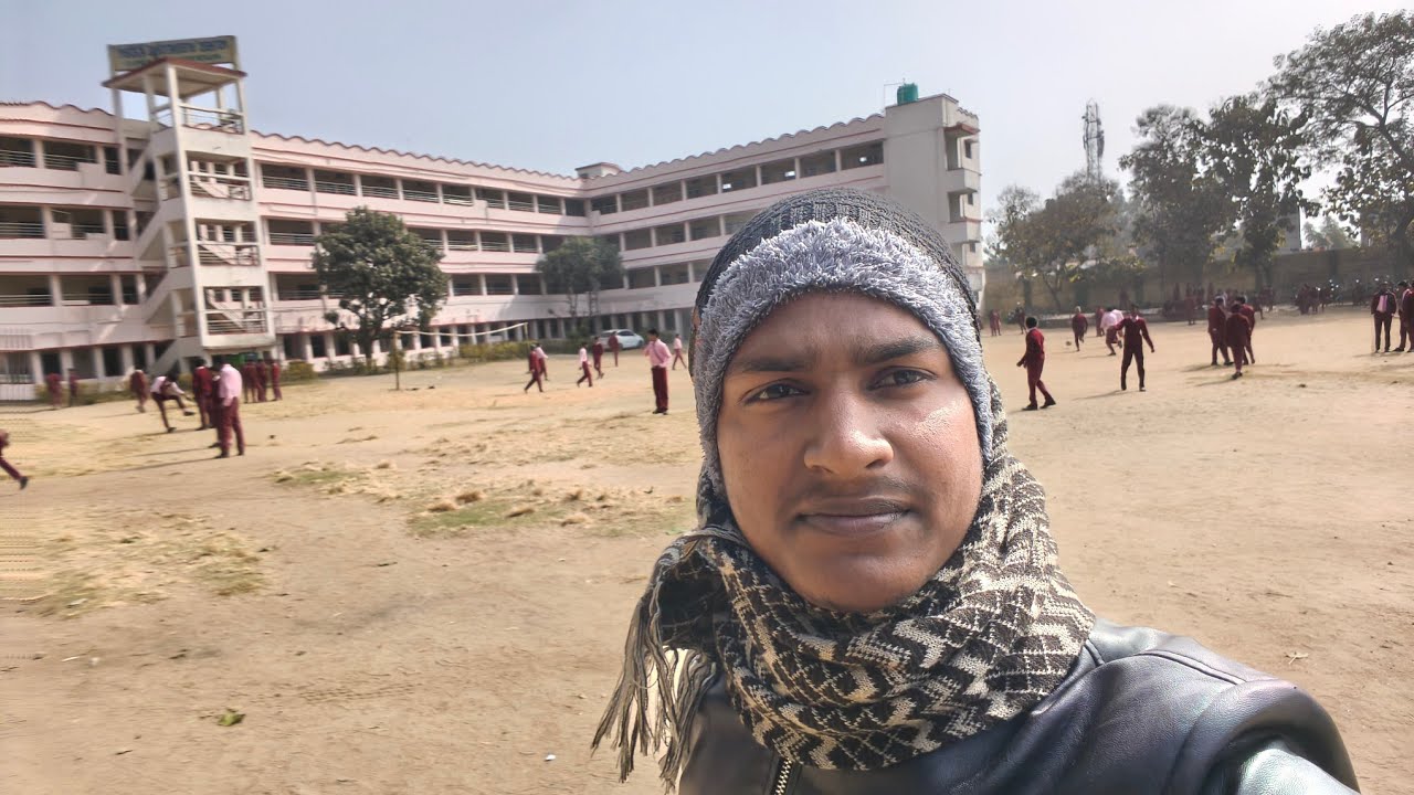 Apne School Me Agye 🥰