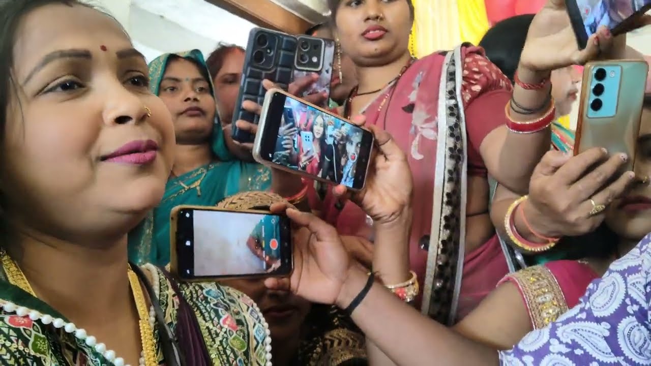 #video अवधी गाना मंजू मोनिका #bhojpuri वायरस गाना नथुनिया#love  है कमेंट करके #bollywood 