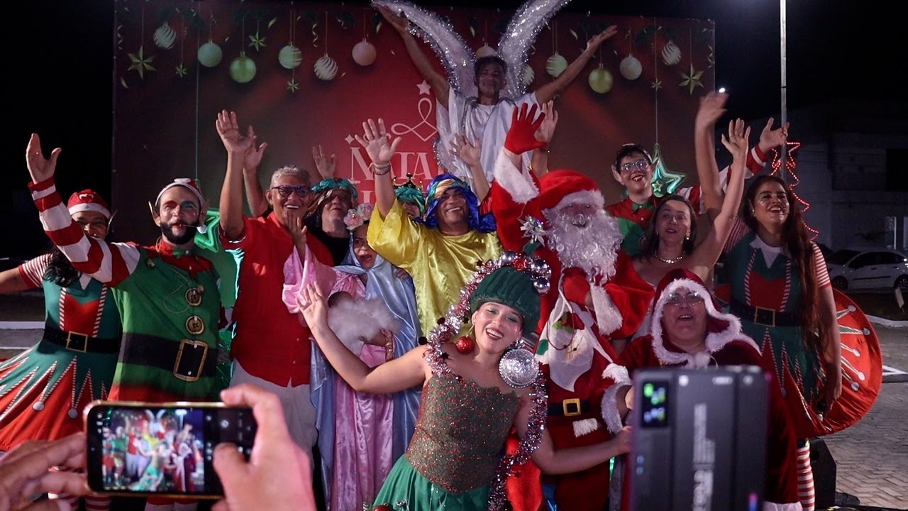 Prefeito Zé Martins abriu o Natal iluminando a cidade e com Papai Noel tirou Férias em Bequimão