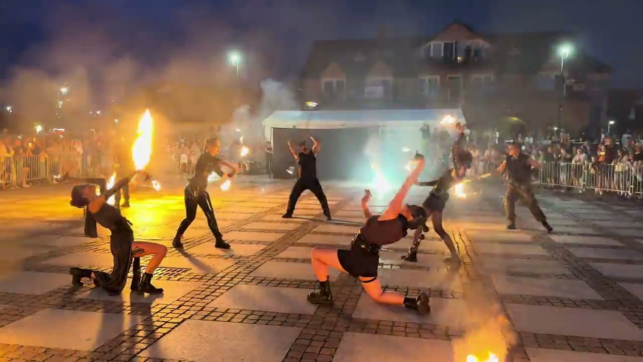 Spektakularne FIRESHOW nad morzem – Zobacz pełny pokaz PAPUGA FIRESHOW z Jarosławca!