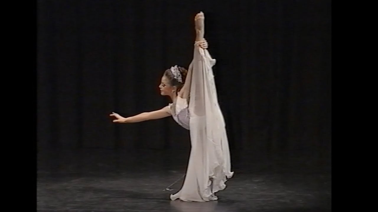 Julia Doig - 2007 12yrs Graceful Solo, Castle on a Cloud