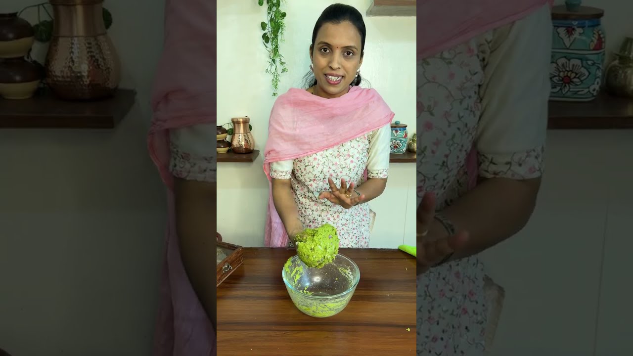 नेहमीची थालीपीठ या हटके पद्धतीने बनवा पौष्टिक आणि चविष्ट सुद्धा || मुगडाळ पालक थालीपीठ|| Thalipith 
