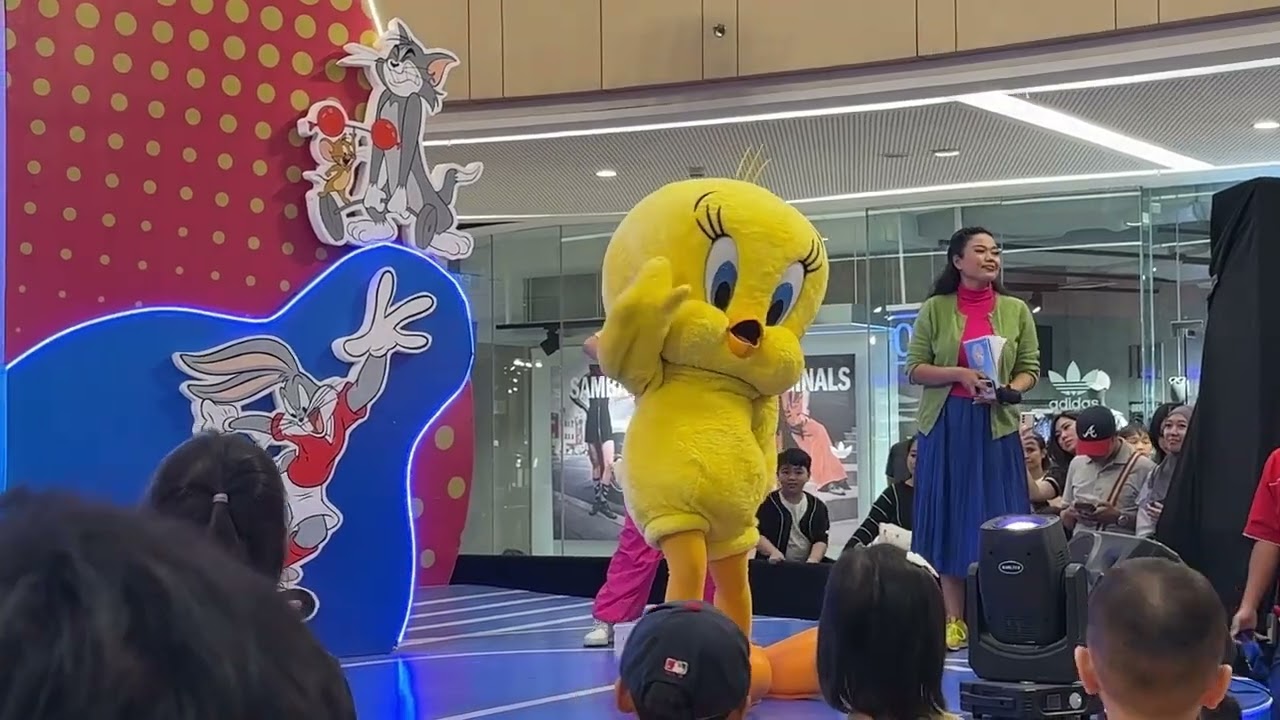 LOONEY TUNES di Tunjungan Plaza 6 Surabaya. Seruuu!! Ada Tweety, Bugs Bunny & Tasmania Devil 🙂‍↔️
