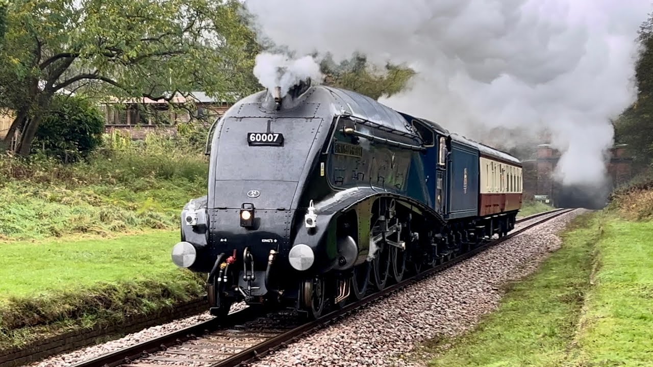 60007 ‘Sir Nigel Gresley’ departs the Bluebell Railway | 23/10/24
