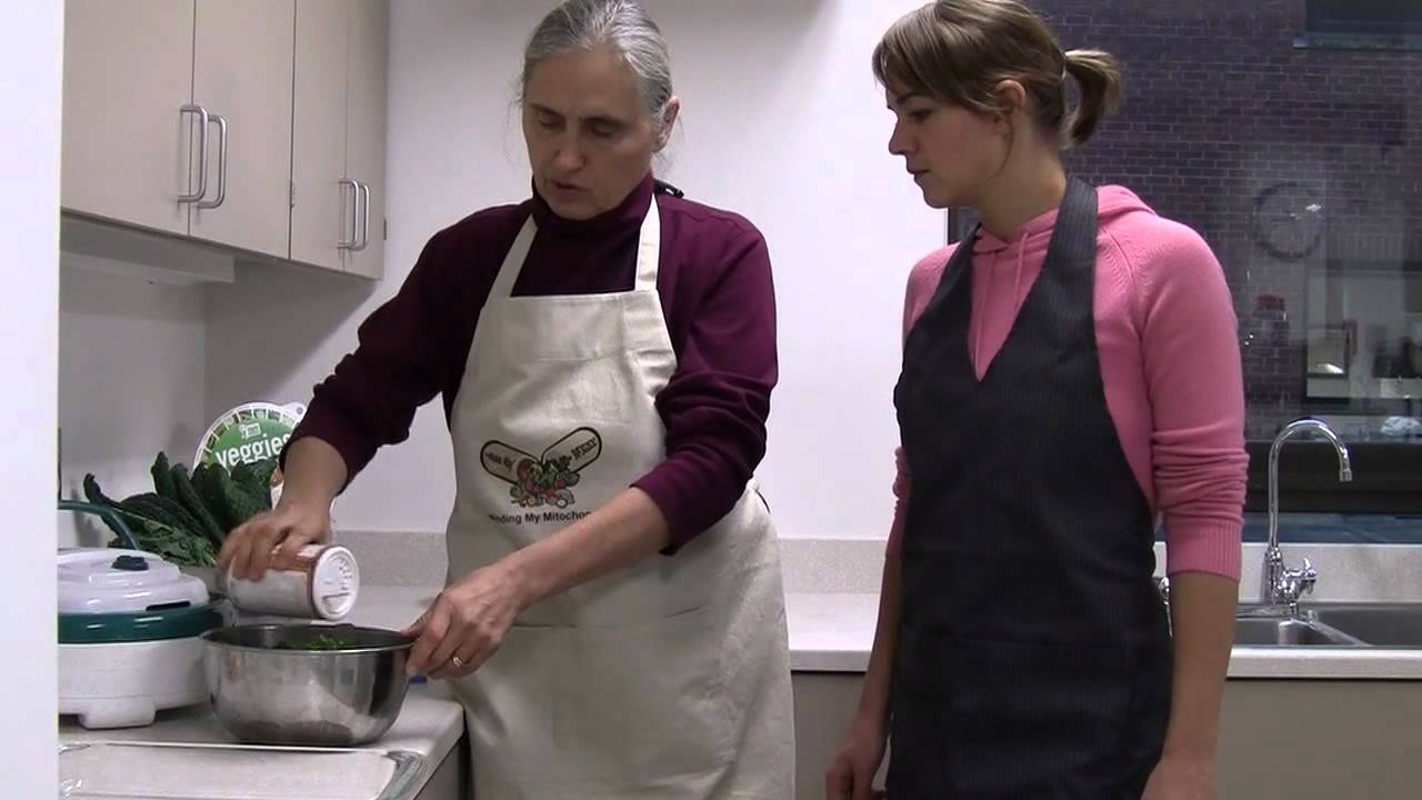 Preparing Baked and Dried Kale Chips