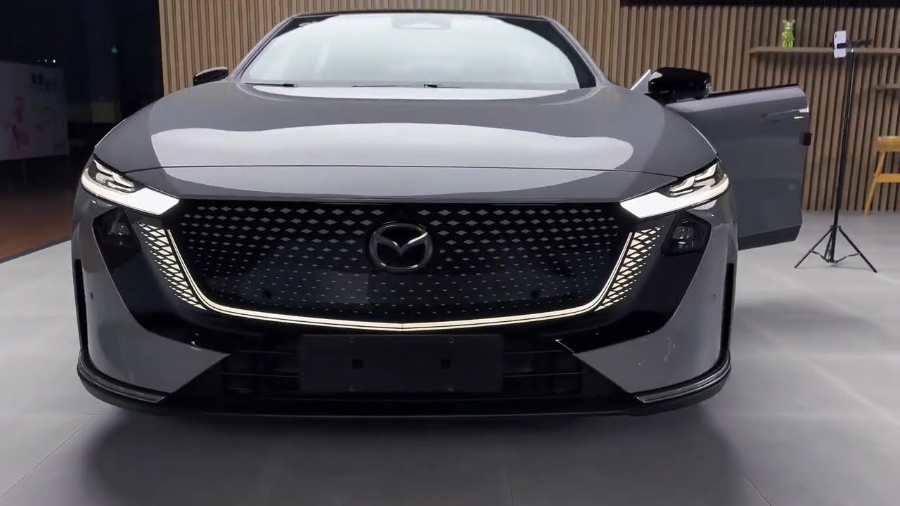 Обзор и осмотр нового электромобиля Mazda EZ-6 2025 года