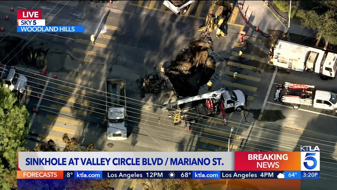Massive sinkhole closes roads in Woodland Hills