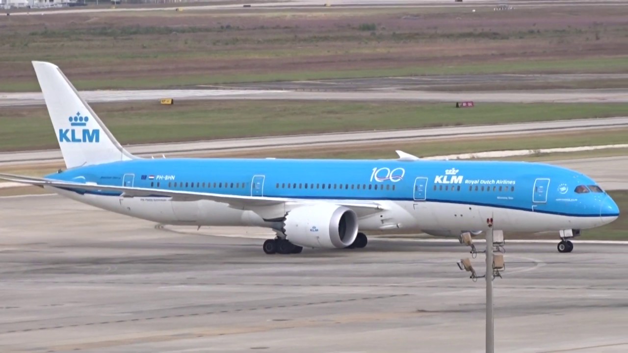 Cloudy Planespotting at Houston Bush Airport (IAH)!!!