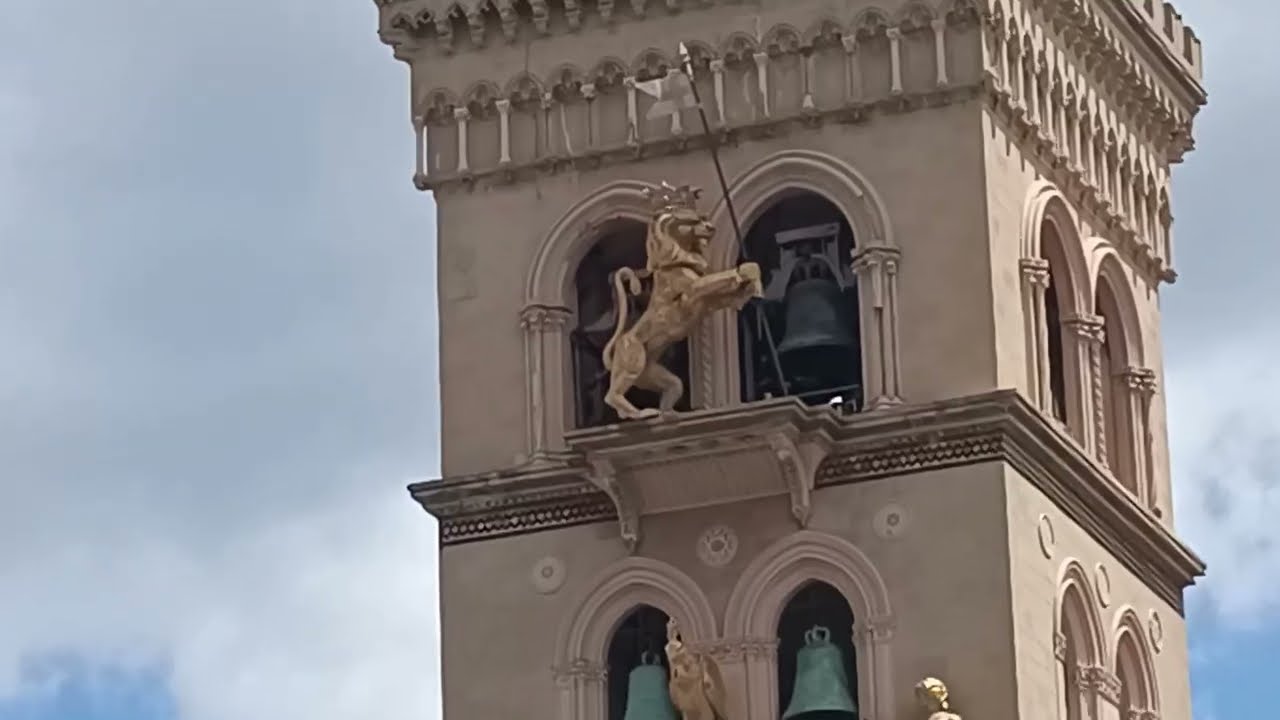 Visitando il Duomo di Messina - Campanile suonando a mezzogiorno