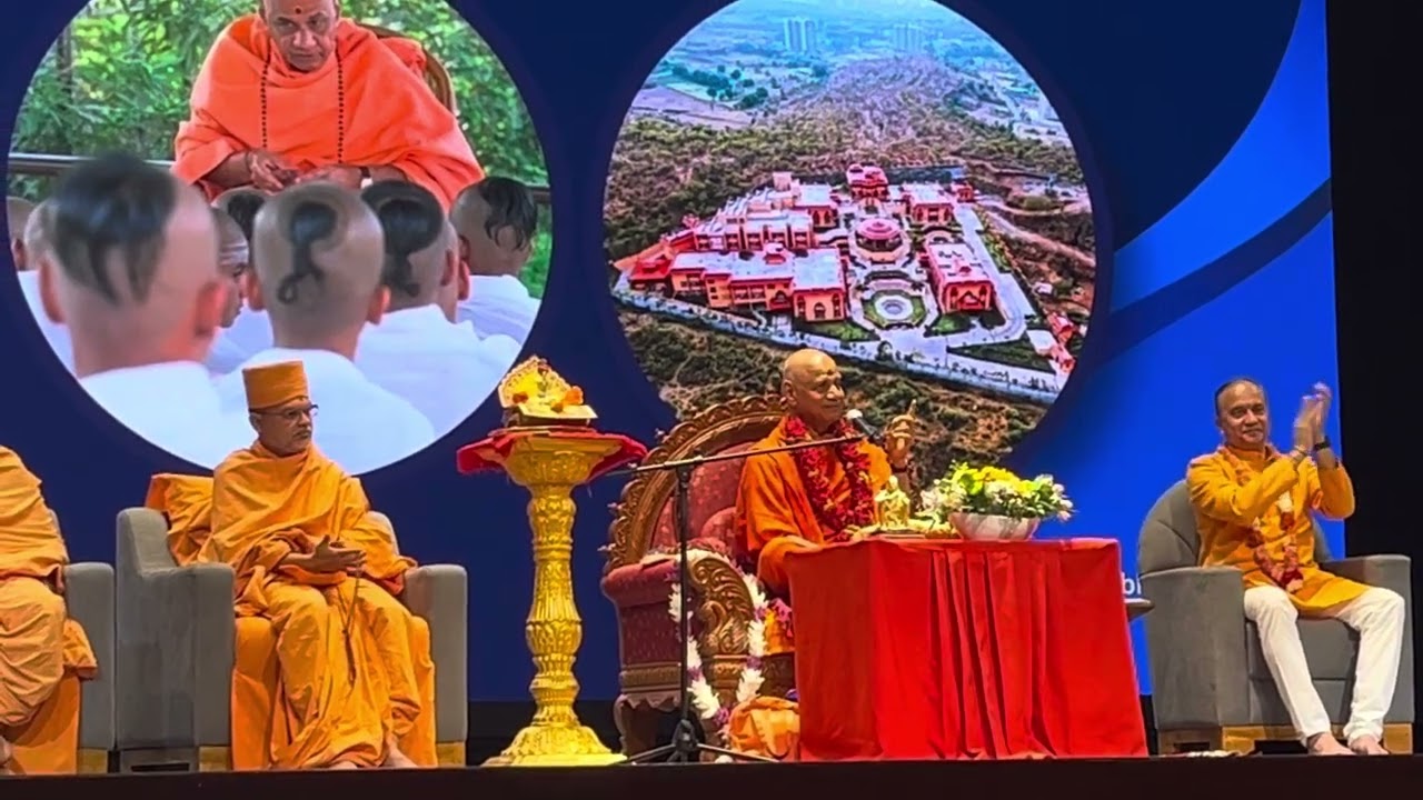 Param poojaneeya &Scaron;ri Govinddev Giri Maharaj speaking on #kanchi #parampara #paramacharyar