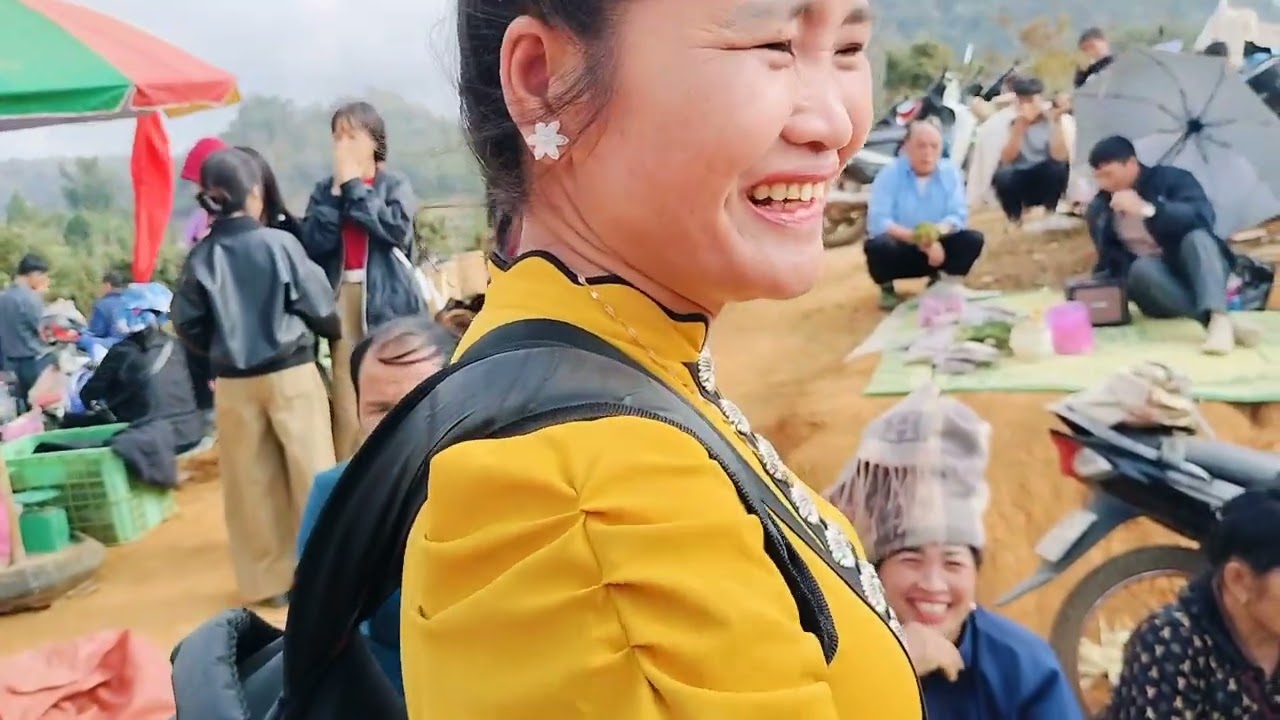Chợ phiêng cằm đông vui quá
