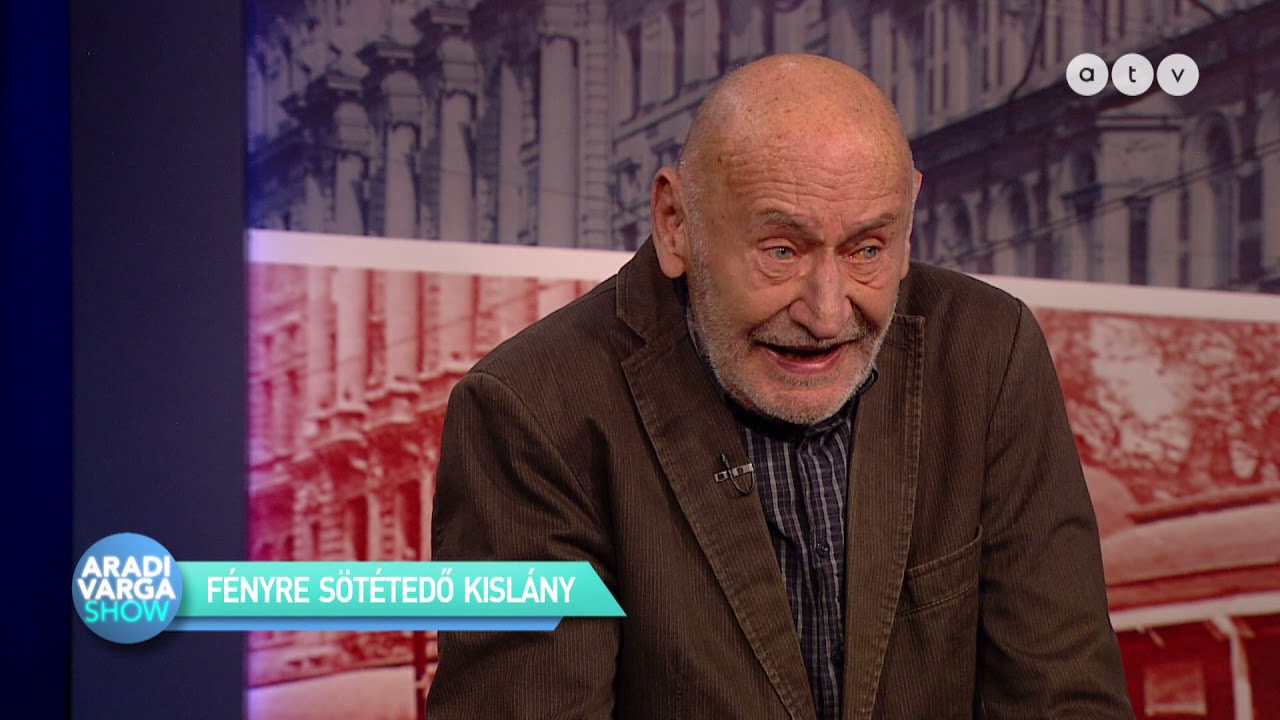 Fényre sötétedő kislány