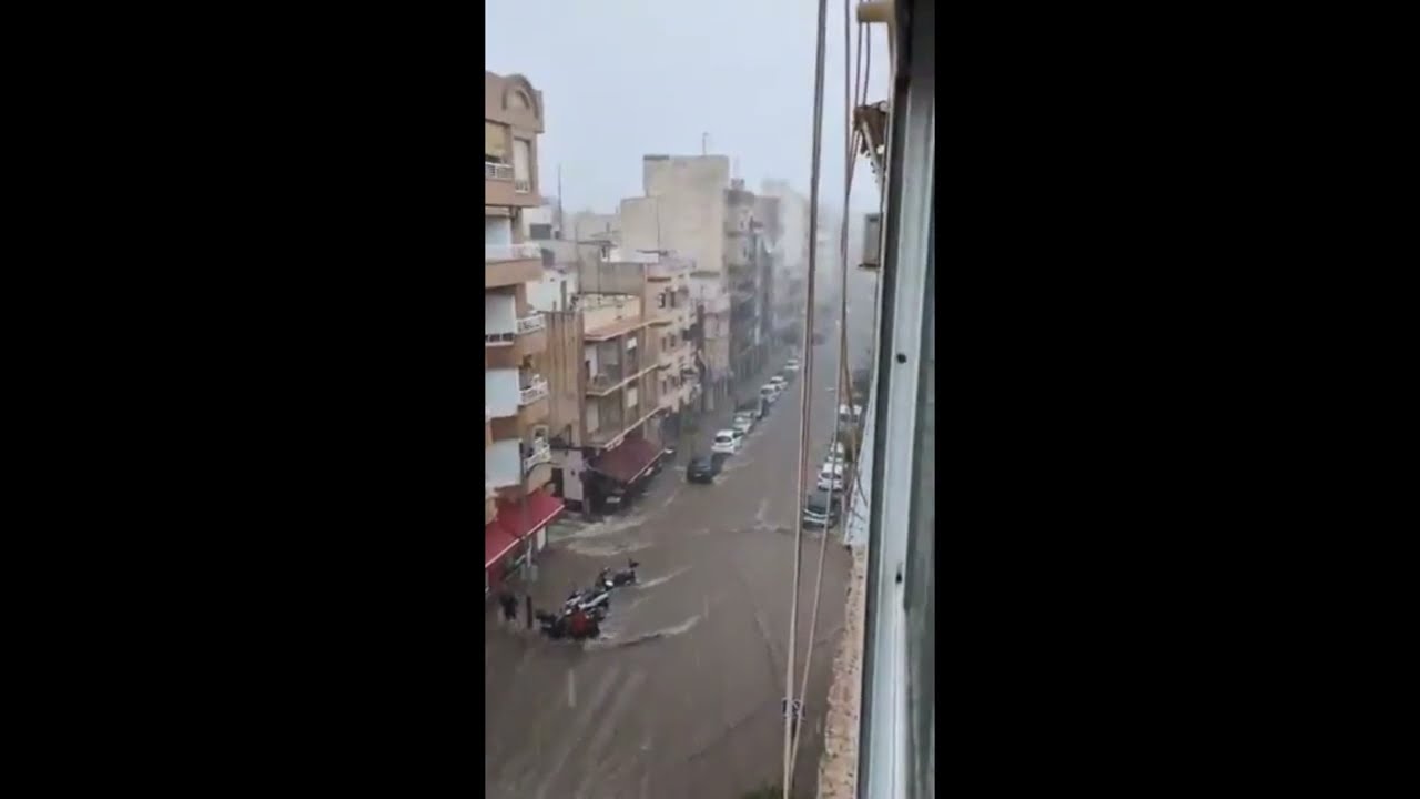 🔴 SPAIN ! Floodwaters sweep away cars due to heavy, torrential rains in &Aacute;guilas, Murcia.