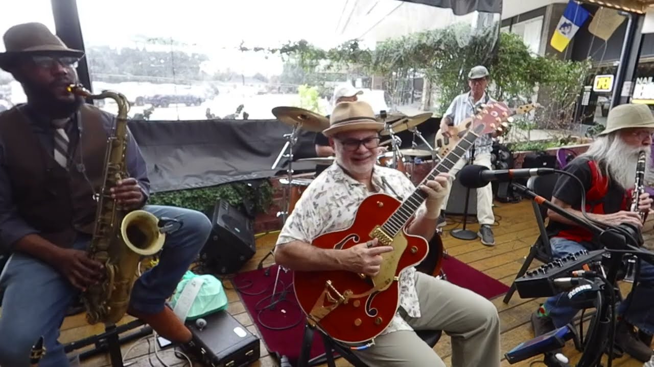 Tom Yates solo Crawdad Song(traditional) Loose Association 318