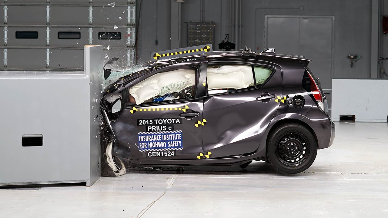 2015 Toyota Prius c driver-side small overlap IIHS crash test