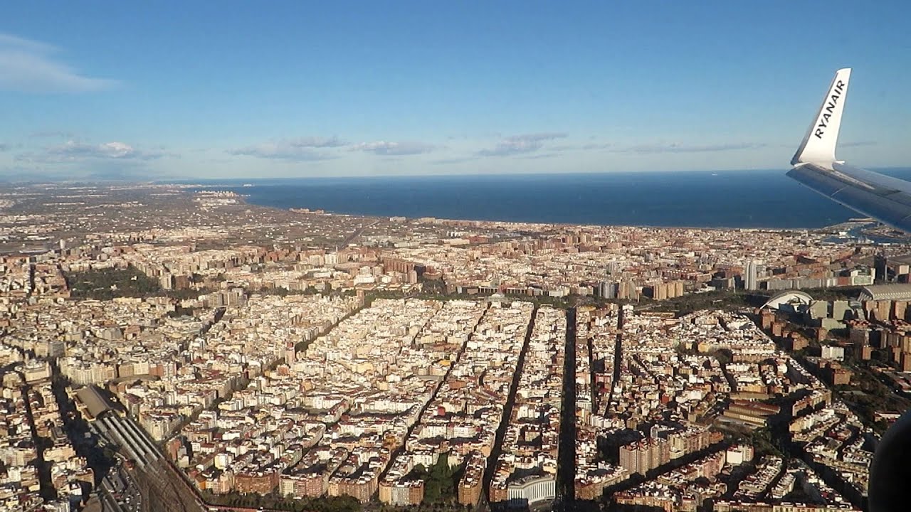 11.12.2021 Landing at Valencia Airport (VLC)