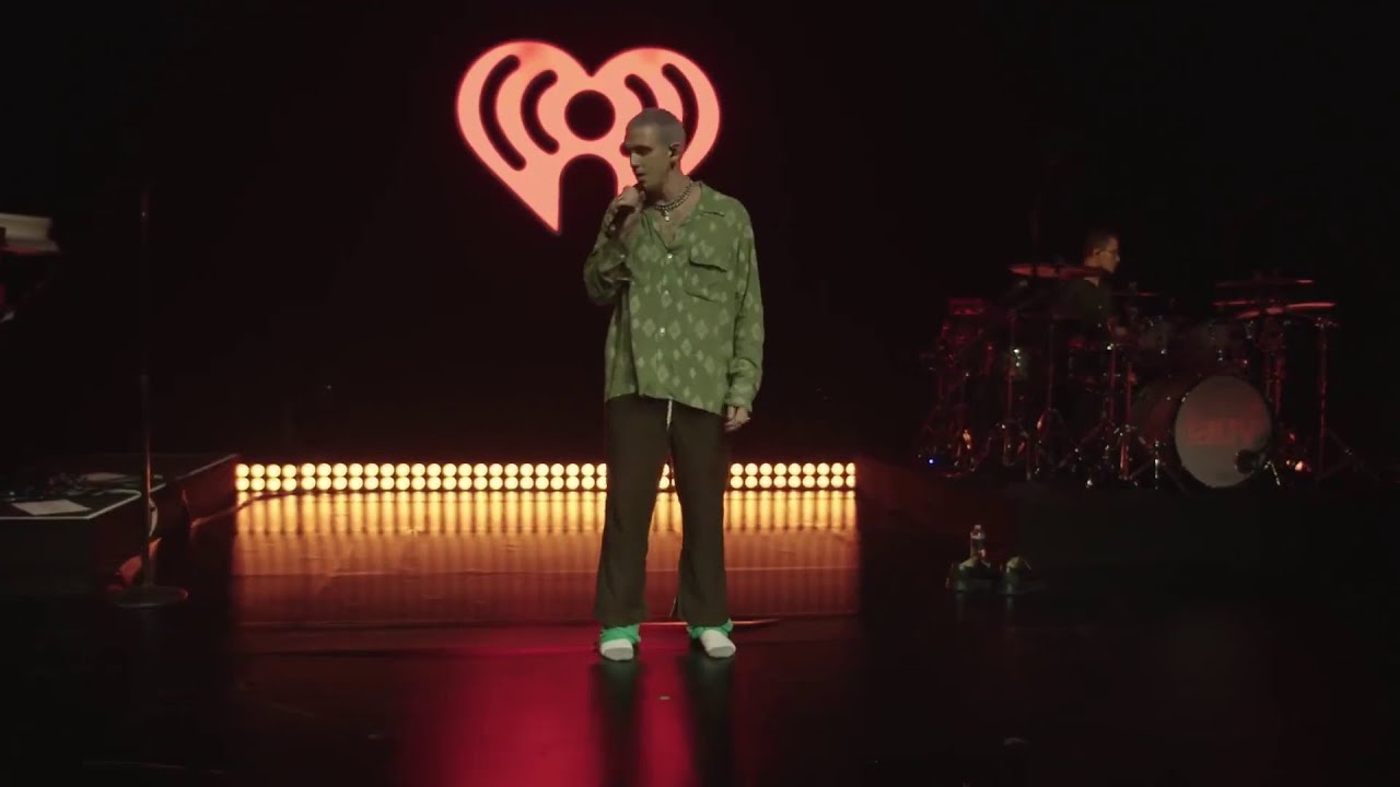 Lauv – Chasing Fire [Live at the All 4 Nothing Release Party]