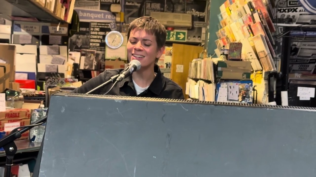 Liz Lawrence-Big Machine @ Banquet Records, 13th June 2024