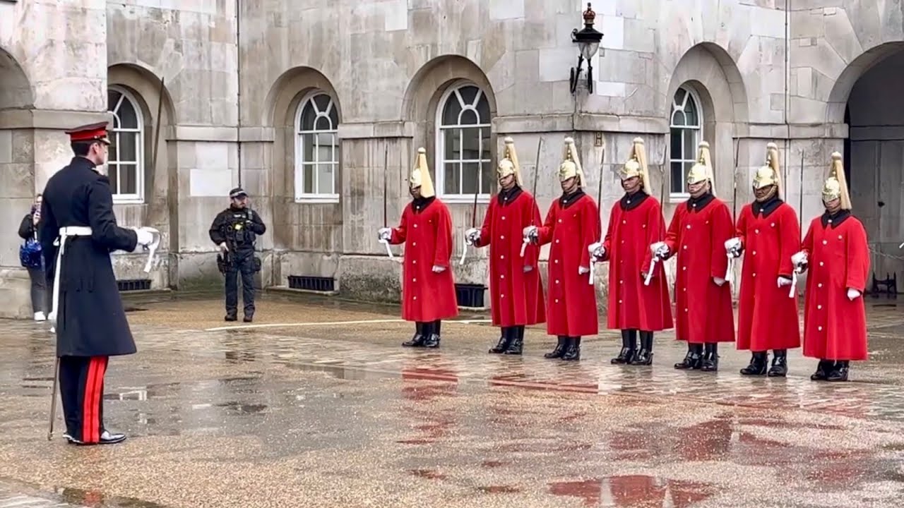 The MOST remarkable Tradition you CAN’T MISS in Central London 🇬🇧
