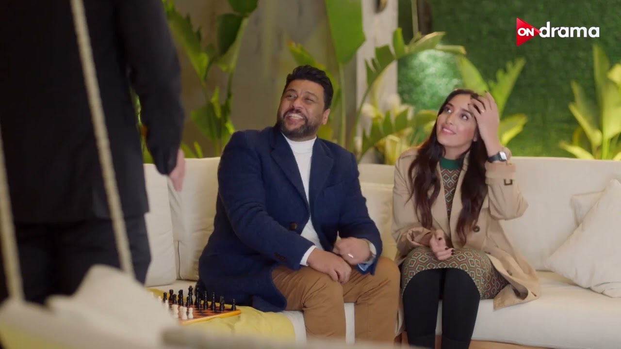 إيه الشبشب اللي تلت فرد ده 😂 لما مراتك تبقى واثقة فيك 😂#في_بيتنا_روبوت2