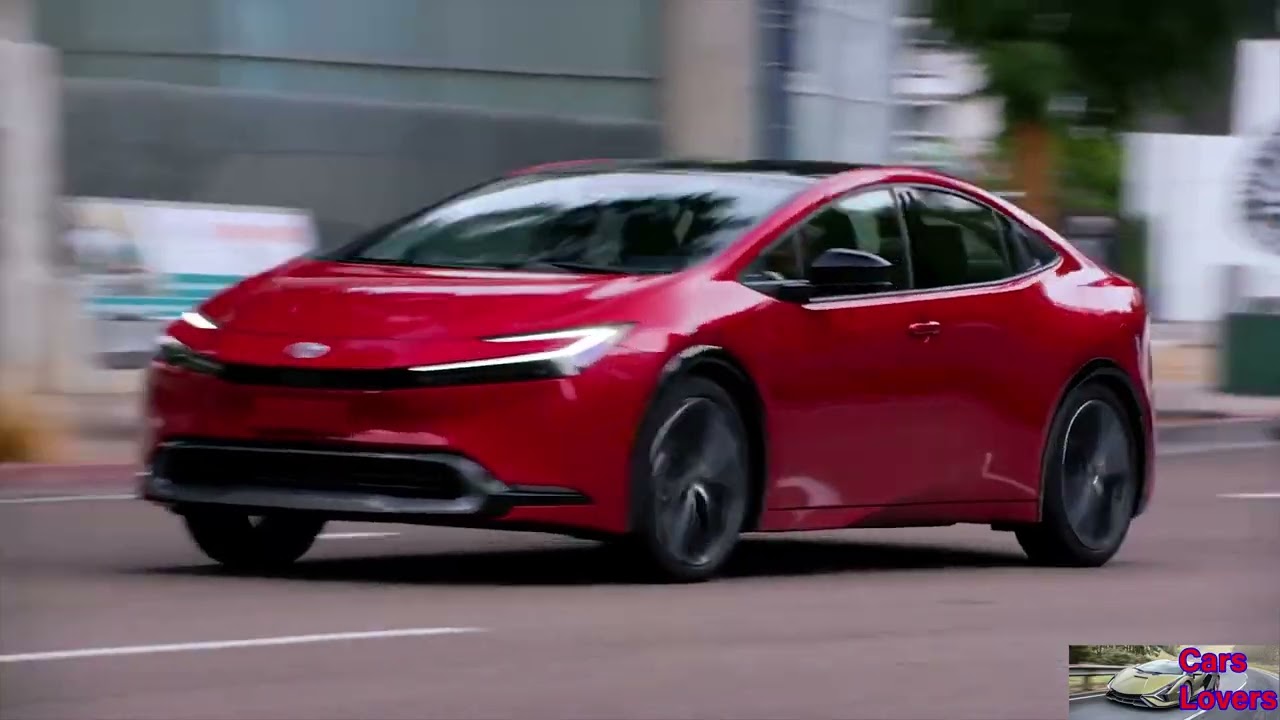 Novo Prius Limited 2023 na Estrada