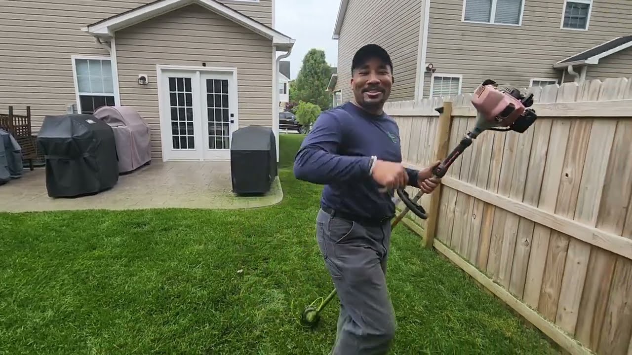 The Lawn Company - Why REDMAX is the Best Weedeater - BCS260 String Trimmer Giveaway