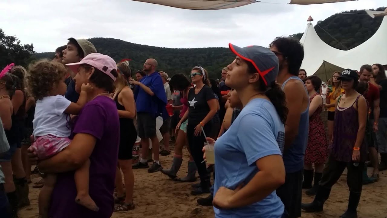 View the Utopiafest crowd with Sour Bridges (pt 1)