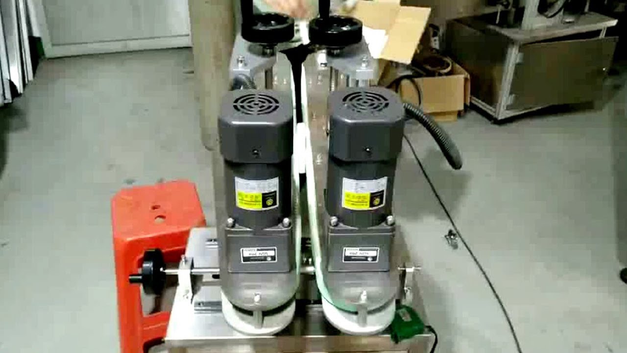 Gripper conveyor small boxes side belt transfer system testing for UK customer कन्वेयर बेल्ट सिस्टम