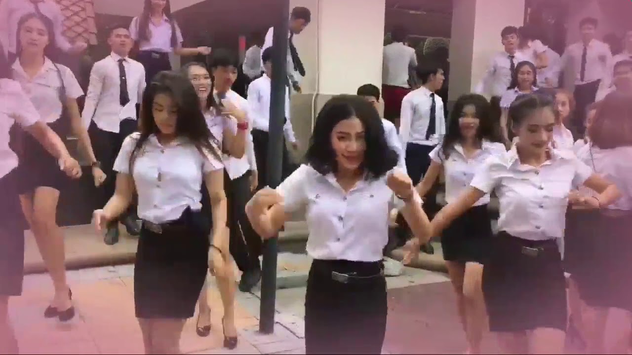 ผ้าป่าสามัคคี วงอินโดจีน น้องๆนักศึกษาเต้นสนุกมาก