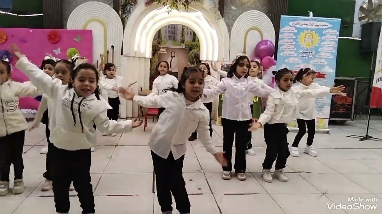 يد تعطي ويد تبني 