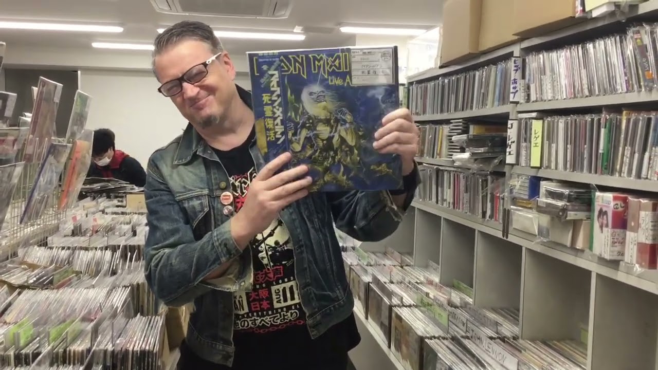 VINYL HUNTING in KOBE, JAPAN!