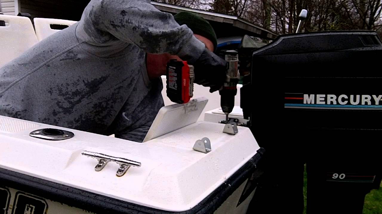 How to mount a ladder on a Boat