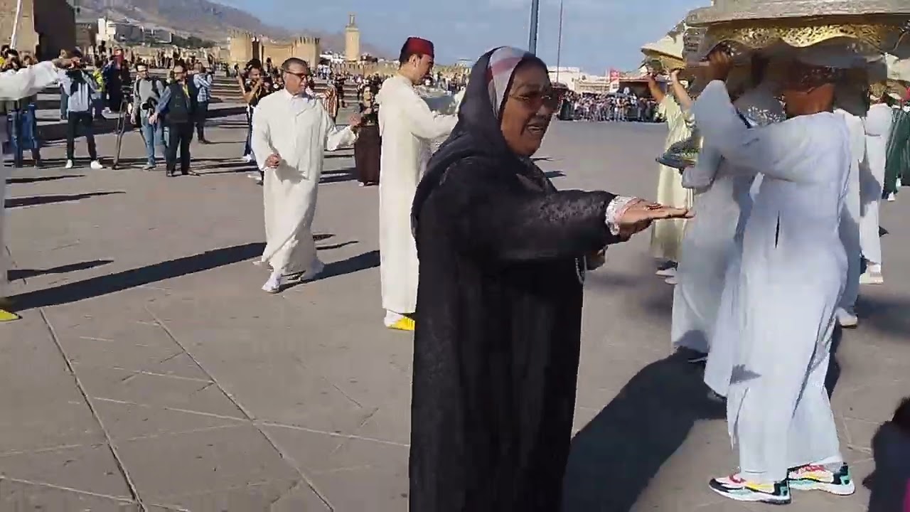 طقوس مولاي ادريس مع مجموعة الطوائف العيساوية وتقاليد ابيضي بحضور الحاجة البورقادية ورجاء البدوي