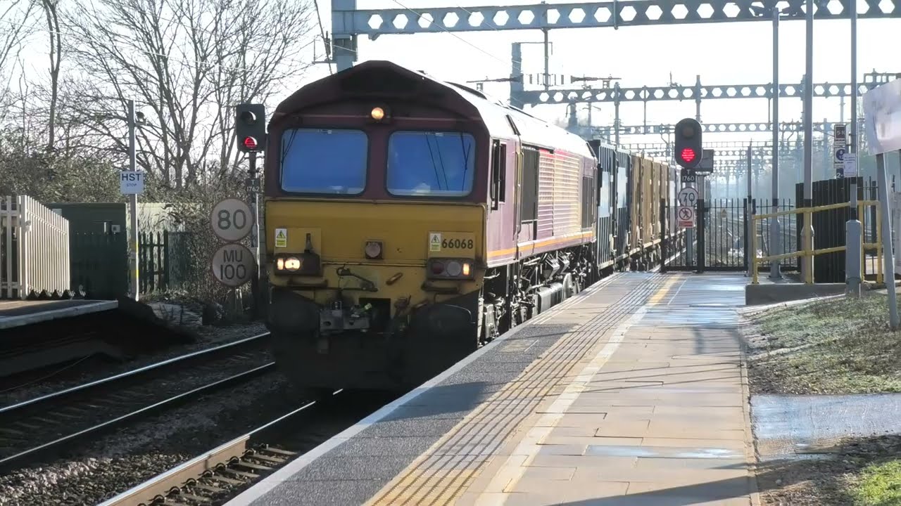 Trains on the Great Western Mainline at Tilehurst 21/01/23