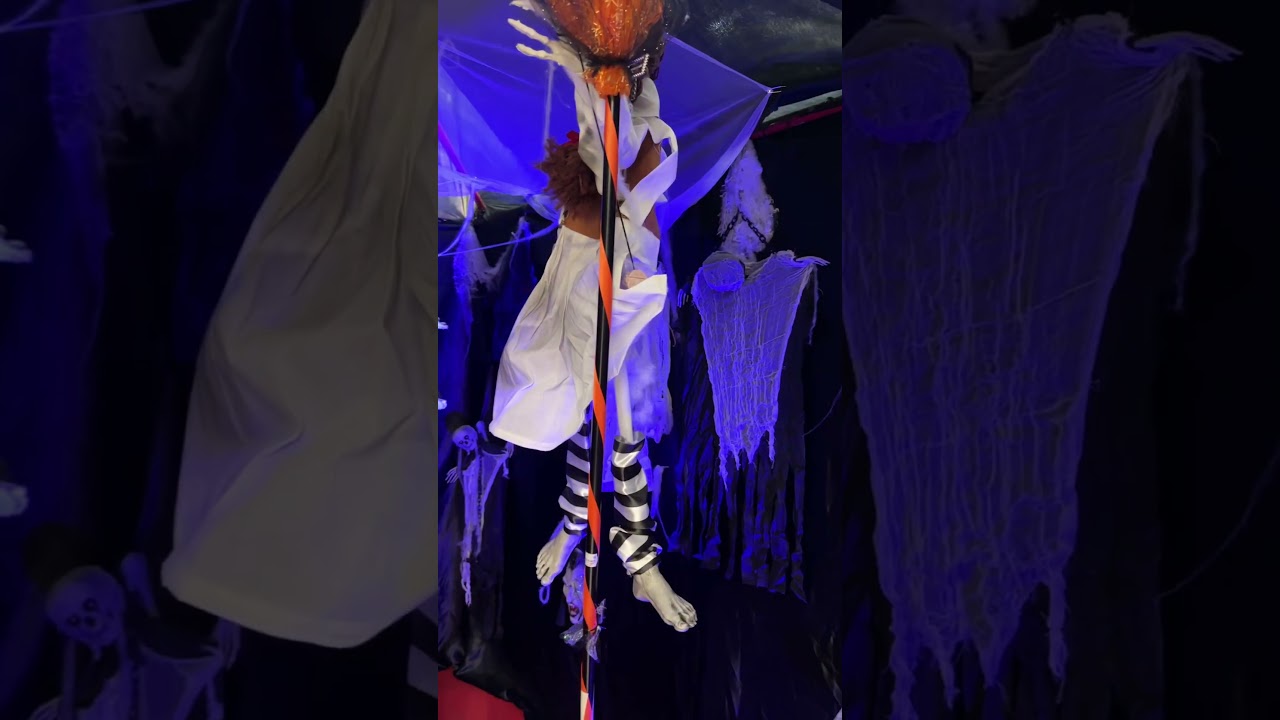 #dubai #dubailife #halloween #haloweendecorations #haloweenday #dance #dubaicity #dubaimall #dubai