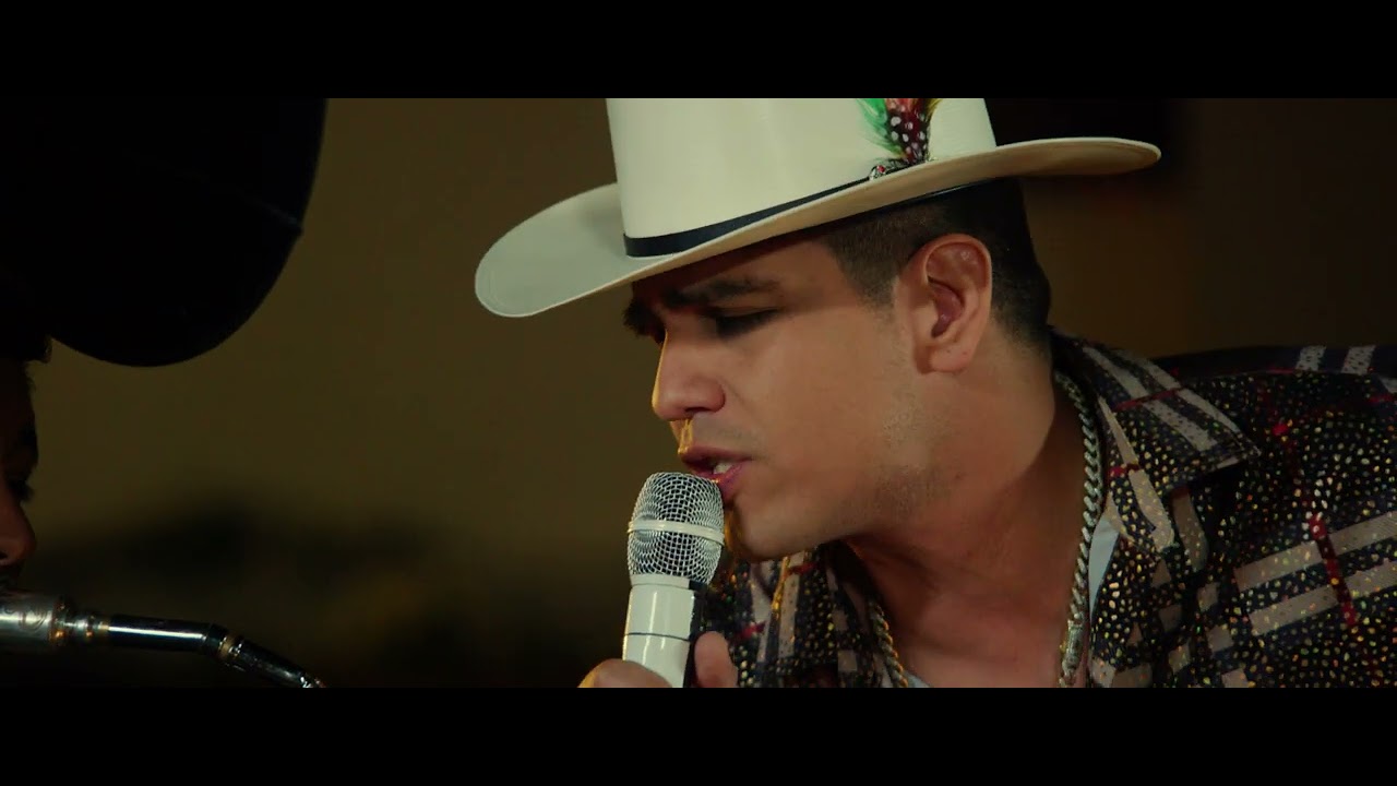 Jovanny Cadena -  Necesito Decirte (live)