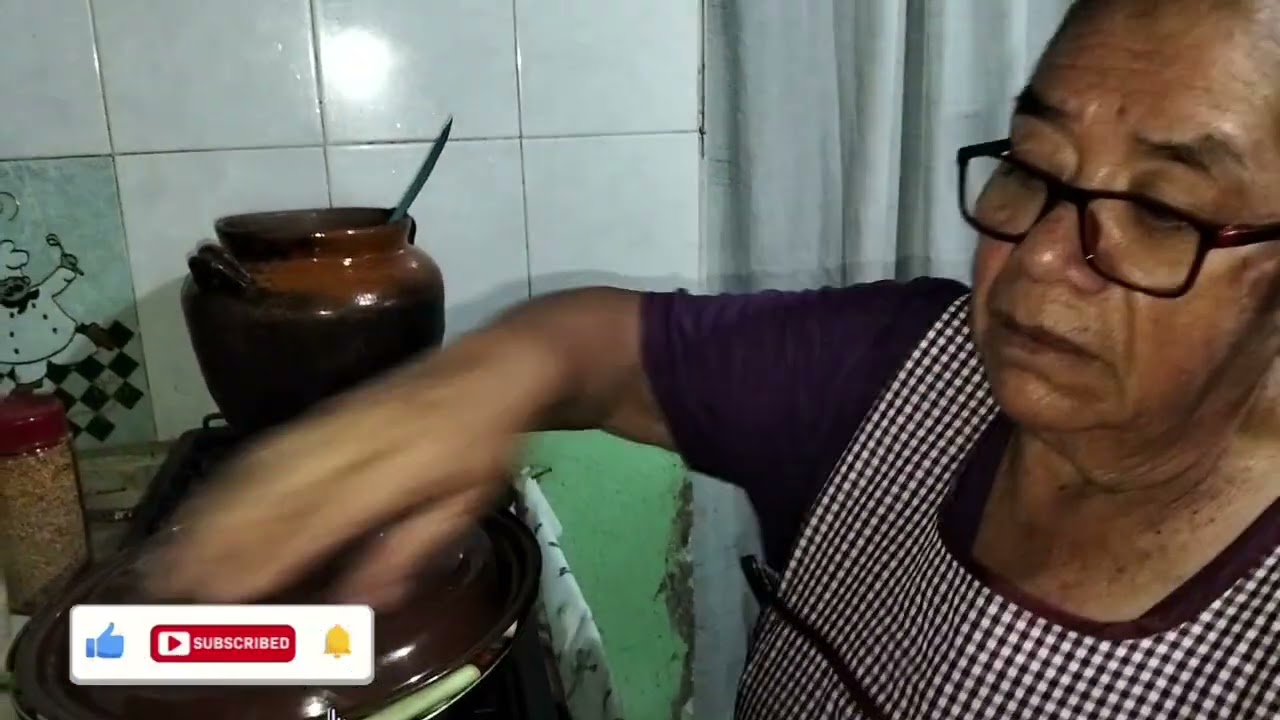 FRIJOLES QUEBRADOS CON CAZUELITAS DE MASA CON LONGANIZA Y CEBOLLA CAMBRAY ^_^