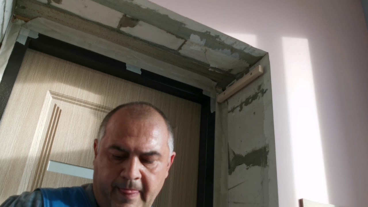 Монтаж доборного элемента на входную дверь.