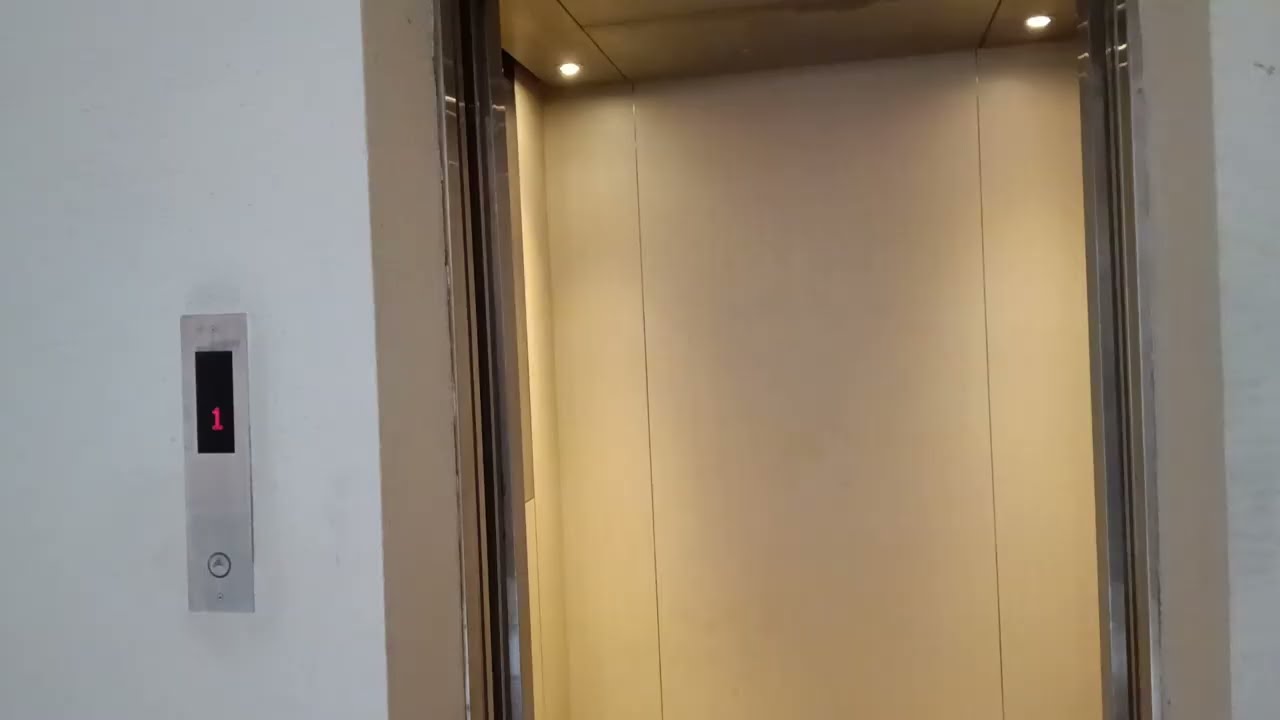 Blk 200 Loyang Valley - Otis (mod. Fujitec) Elevator