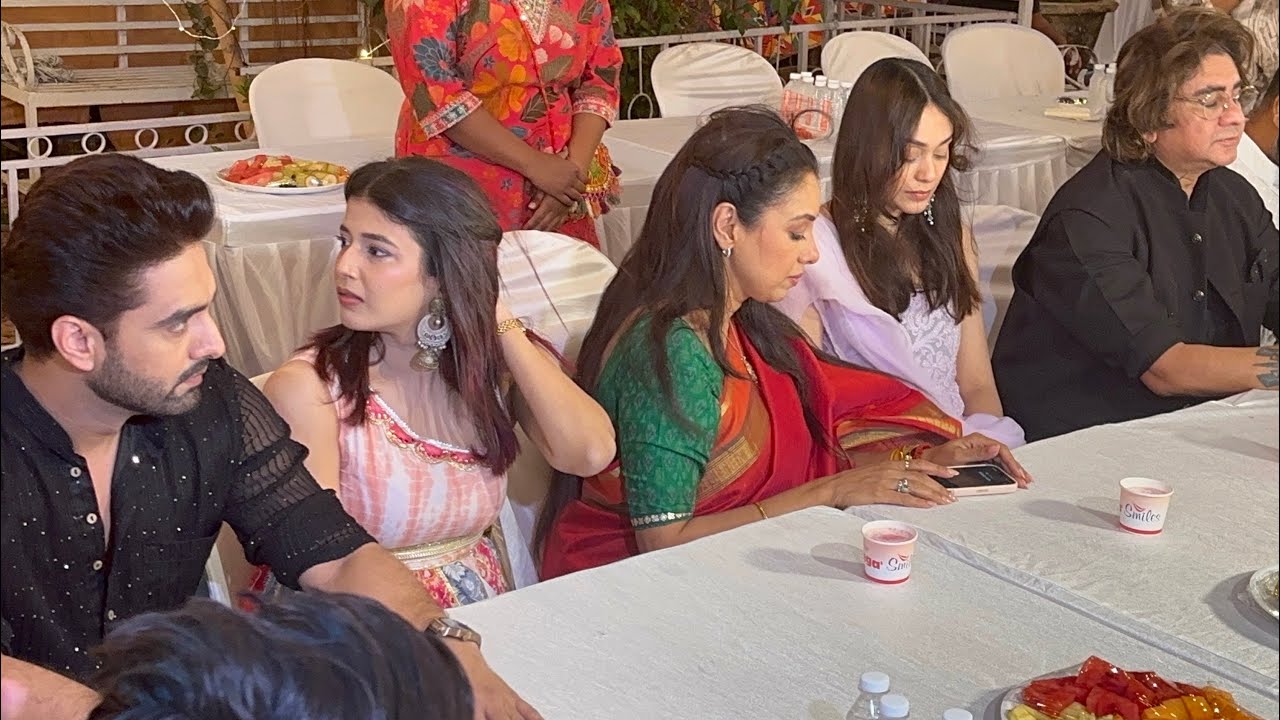 Ye Rishta Kiya Kehlata Hai और Anupama Family Aftar Party में अज़ान का इंतजार करते हुए ...