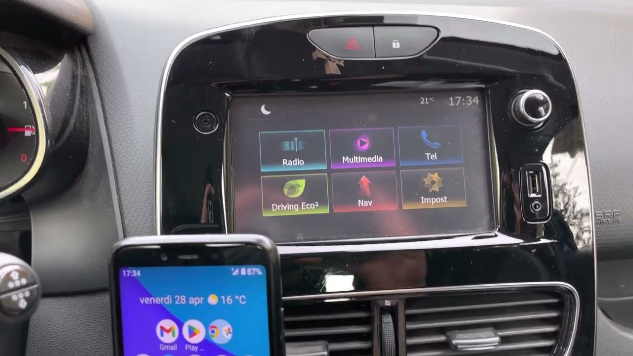 Come connettere il telefono alla macchina