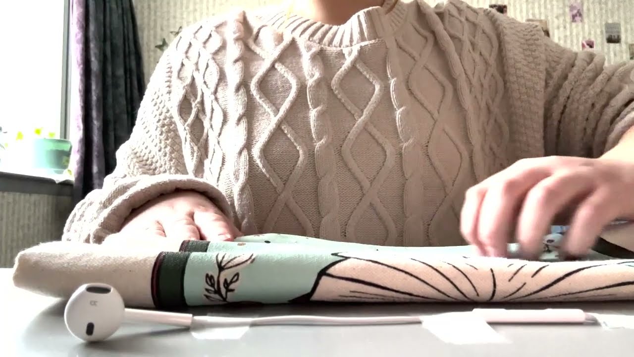 Asmr but it's only fabric scratching! (no talking + relaxing)