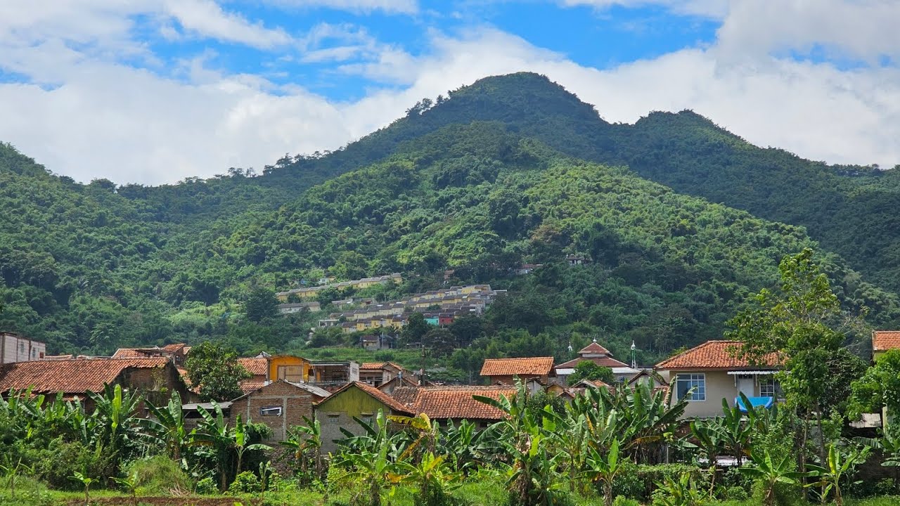 Momotoran ke Perumahan Neglasari Indah | Rumah Subsidi di Kaki Gunung & View Kota Bandung! 🏍️⛰️