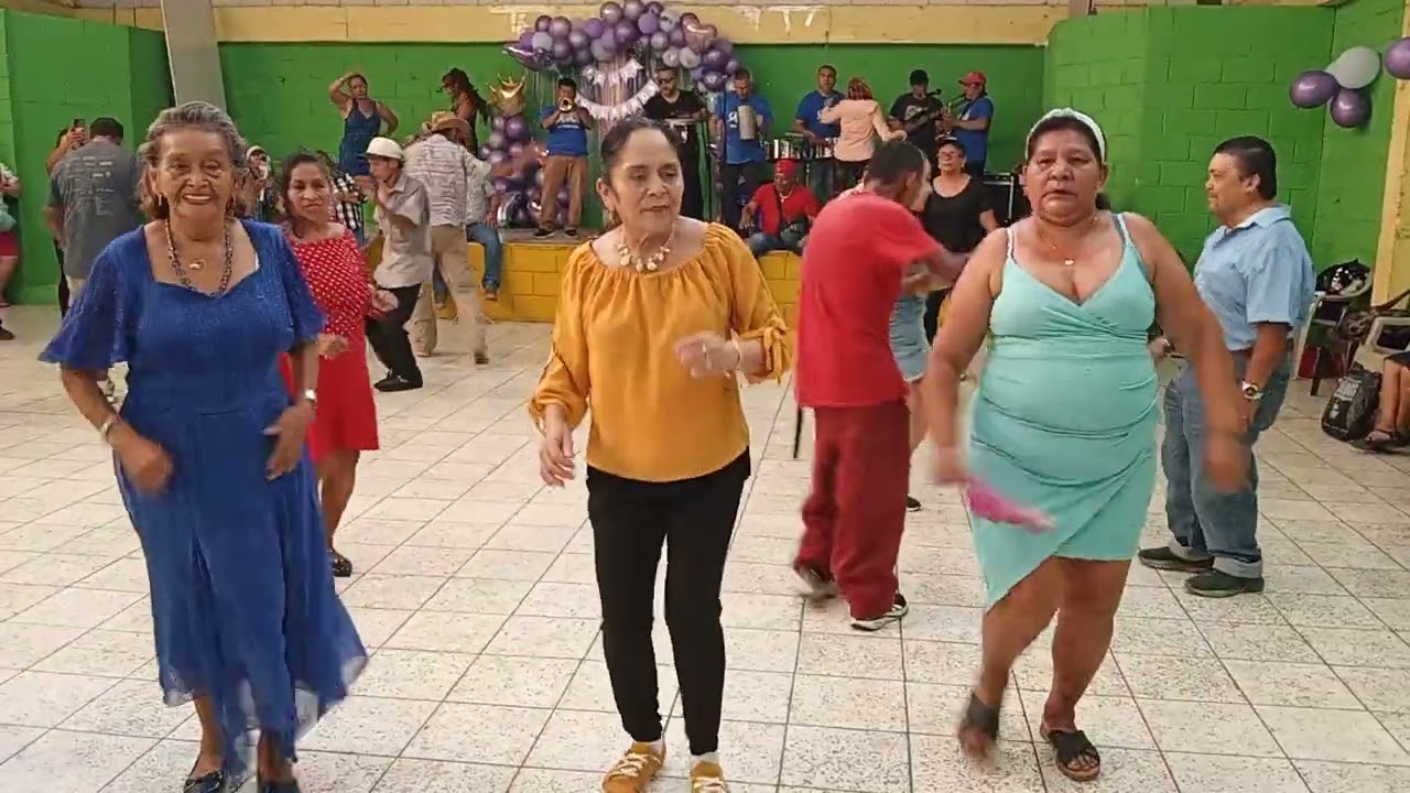 Mira que Joselito se siente acosado . Nahomy se hace a un lado 😎😮😧