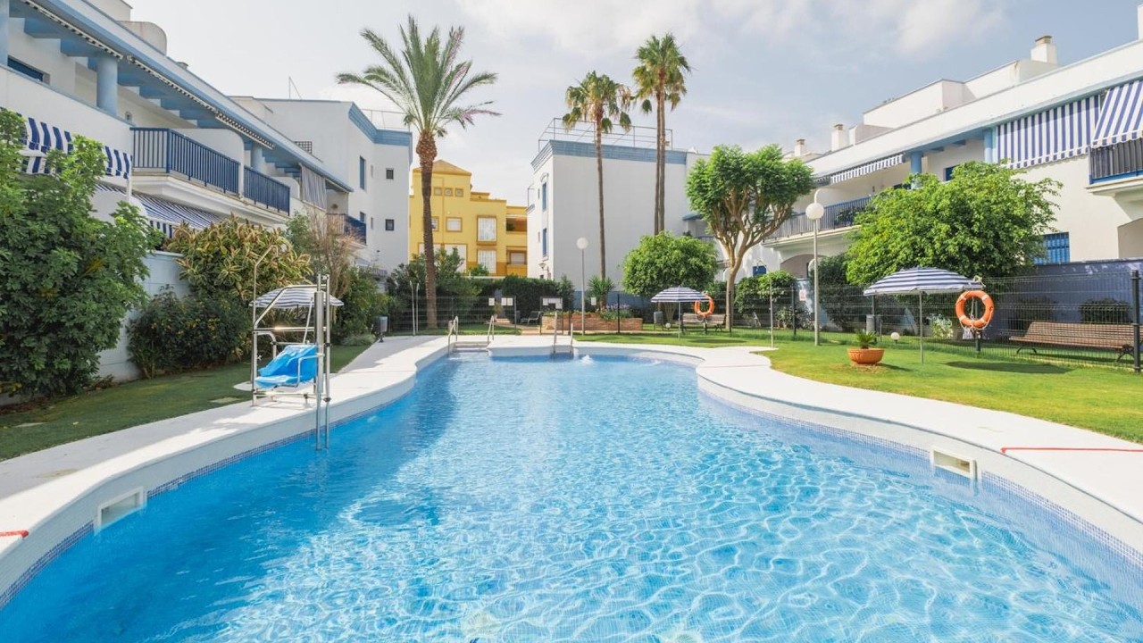 Apartamento Vista Azul | Rota, Spain | Hotel Review 🏨